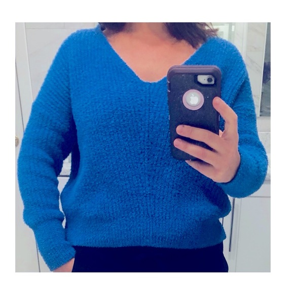Sincerely Jules cropped cobalt blue plush v-neck sweater - Picture 5 of 11